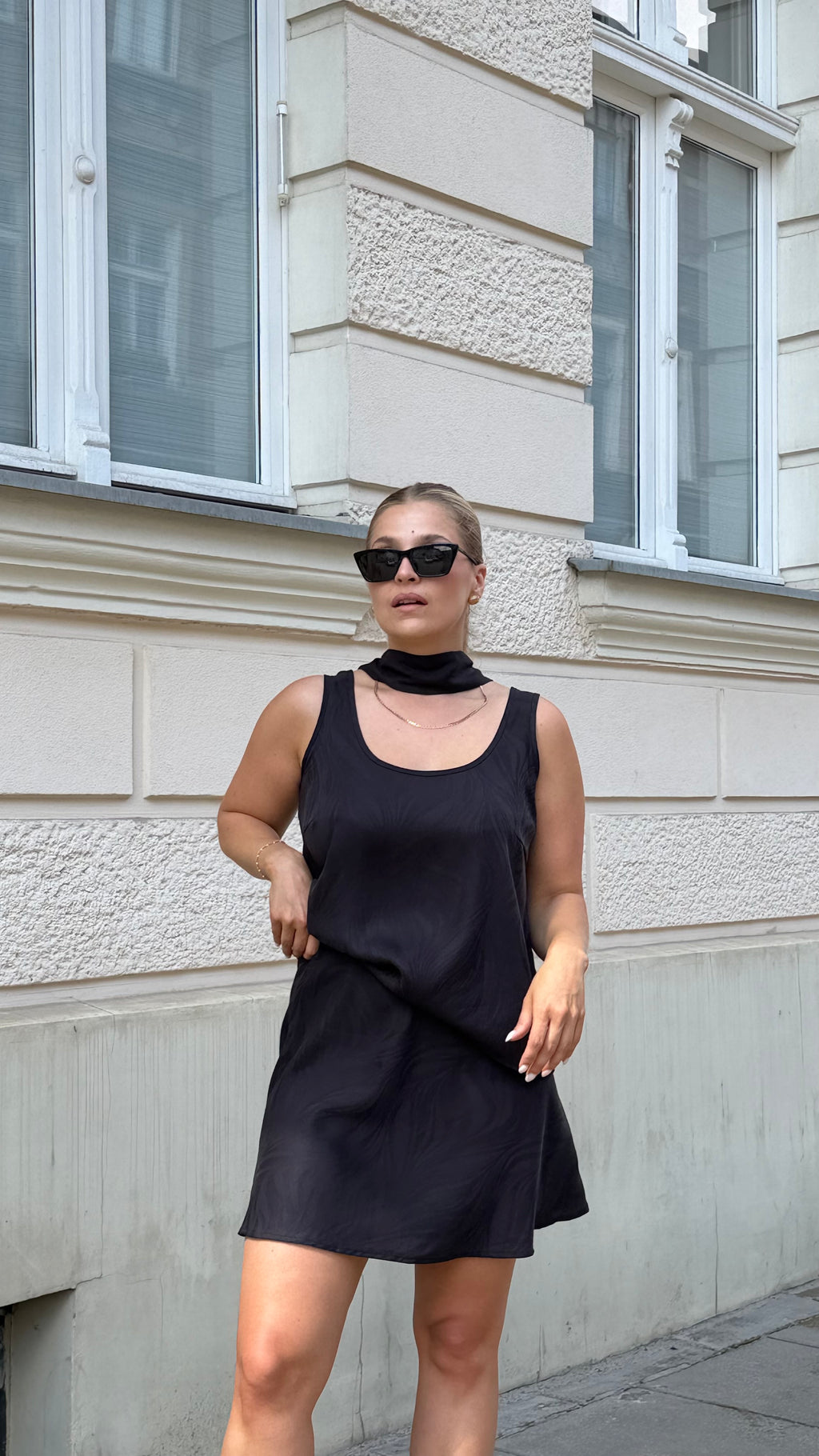 Top z szalikiem Isola Black żakard
